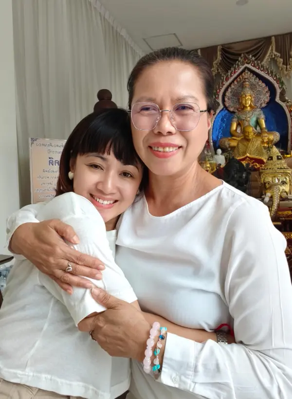Master Kaie with student sharing a warm embrace at the retreat